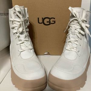 NIB- Women UGG Lug Lace Up